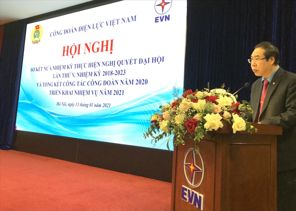 Ông Đỗ Đức Hùng - Chủ tịch Công đoàn Điện lực Việt Nam phát biểu khai mạc hội nghị. Ảnh: Việt Lâm