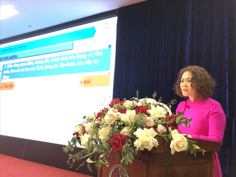 Bà Nguyễn Kim Thanh - Phó Chủ tịch Công đoàn Điện lực Việt Nam phát biểu tại Hội nghị. Ảnh: Việt Lâm