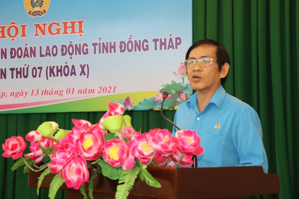 Đồng chí Trần Hoàng Vũ, Chủ tịch LĐLĐ Tỉnh phát biểu tại Hội nghị. Ảnh: Lưu Hùng