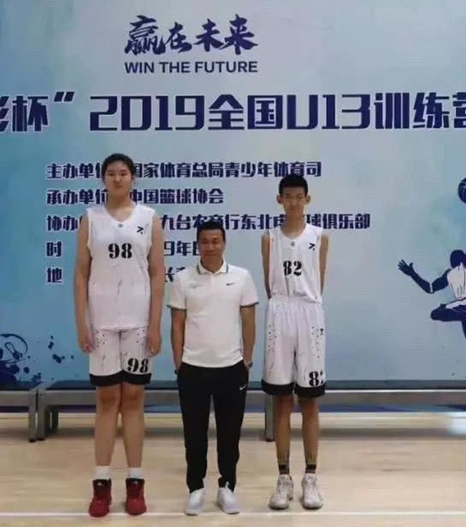 Ziyu sớm lọt vào mắt các tuyển trạch viên bóng rổ của Trung Quốc, hứa hẹn sẽ trở thành tuyển thủ quốc gia trong tương lai gần. Ảnh: Sơn Đông Bưu điện báo