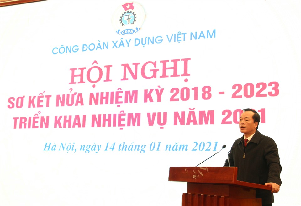 Ông Phạm Hồng Hà, Uỷ viên Trung ương Đảng, Bộ trưởng Bộ Xây dựng phát biểu tại hội nghị. Ảnh: Mạnh Tùng
