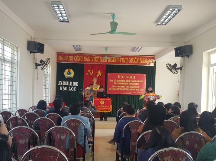 LĐLĐ huyện Hậu Lộc (Thanh Hóa) tổ chức hội nghị tổng kết công tác công đoàn, chăm lo cho đời sống công nhân. Ảnh: Q.D