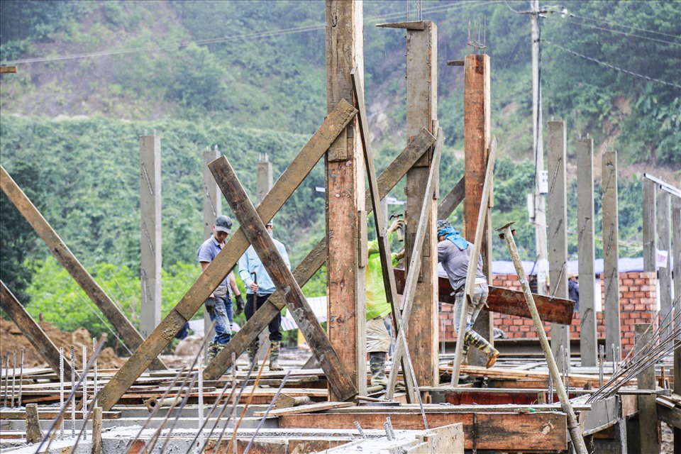 Các nhà đã thi công xong phần móng và đổ sàn.