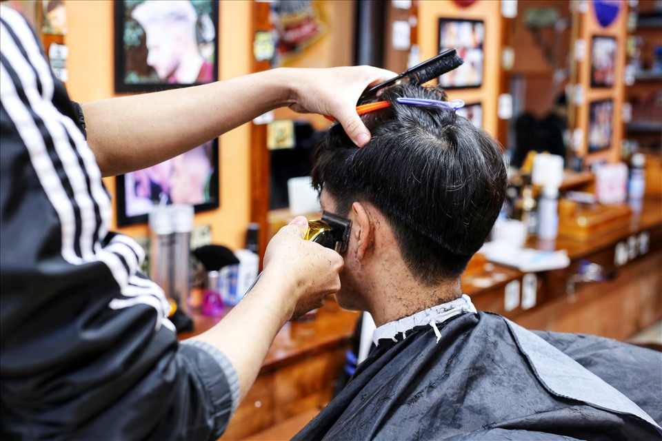 Học cắt tóc nam ở đâu tốt uy tín  Dung Trần Academy