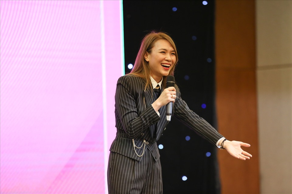Nữ ca sĩ khẳng định, liveshow của cô chắc chắn là một không gian âm nhạc gợi nhớ hàng loạt cảm xúc, là nơi để người hâm mộ cùng cô nhìn lại quãng thời gian đã đi cùng nhau bằng âm nhạc. Nhạc sĩ Khắc Hưng sẽ là Giám đốc âm nhạc cho liveshow Tri Âm. Tri Âm do nhạc sĩ Khắc Hưng đảm nhiệm vai trò Giám đốc âm nhạc. Mỹ Tâm cũng cho biết liveshow sẽ có sự xuất hiện của những khách mời đặc biệt chứ không chỉ một mình Tâm trên sân khấu. Về việc liveshow sắp tới có những điểm gì mới mẻ so với những chương trình đã tổ chức trước đây, Mỹ Tâm cho biết: “Mỗi người sẽ có một quan điểm, định nghĩa khác nhau về sự mới mẻ trong âm nhạc. Còn tôi nghĩ rằng, tôi sẽ hát những thứ tôi thích.