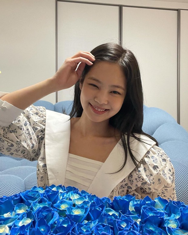 Nhân dịp sinh nhật tuổi 25, Jennie đã đăng tải những bức ảnh ghi lại khoảnh khắc hạnh phúc của cô nàng trên trang cá nhân. Ảnh: NV.
