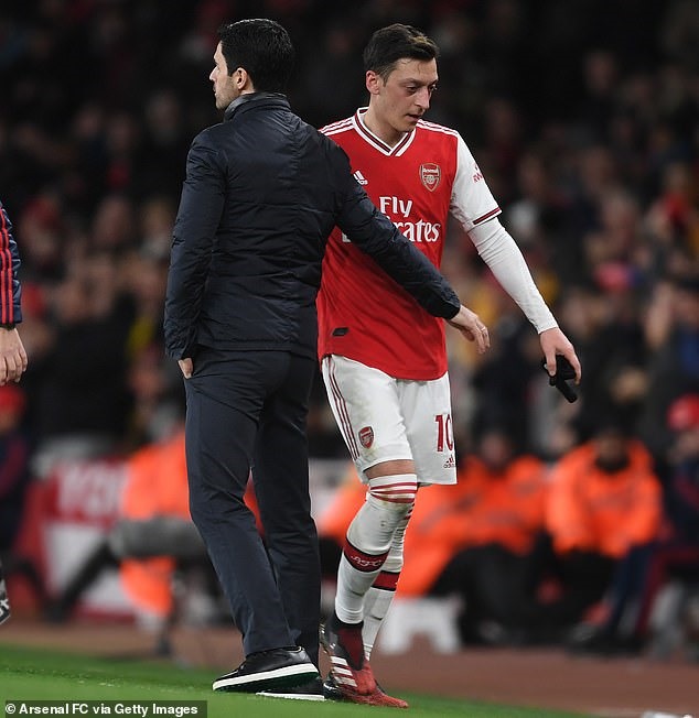 Ozil chính thức thoát khỏi sự kìm kẹp của Mikel Arteta. Ảnh: Arsenal FC.