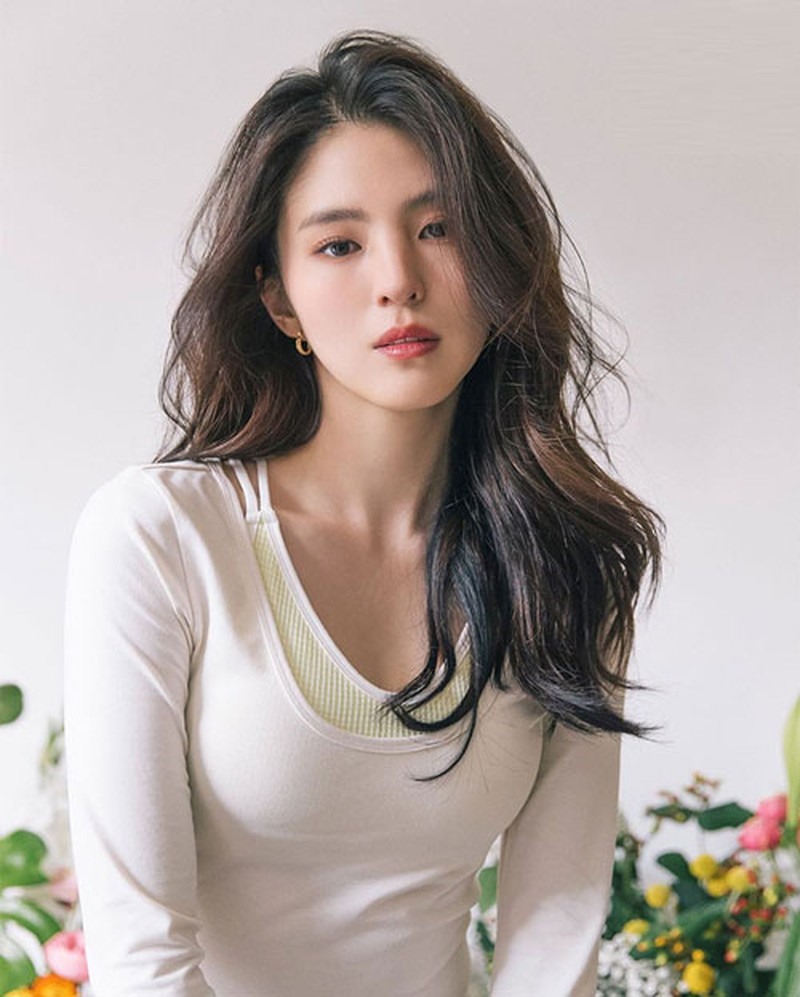 Trước những lời chê bai của khán giả, Han So Hee vẫn giữ được sự tự tin. Nữ diễn viên hiện vẫn đang cố gắng làm tốt việc của mình để chinh phục khán giả trong các dự án tiếp theo và thoát mác “bình hoa di động“. Ảnh: Instagram.