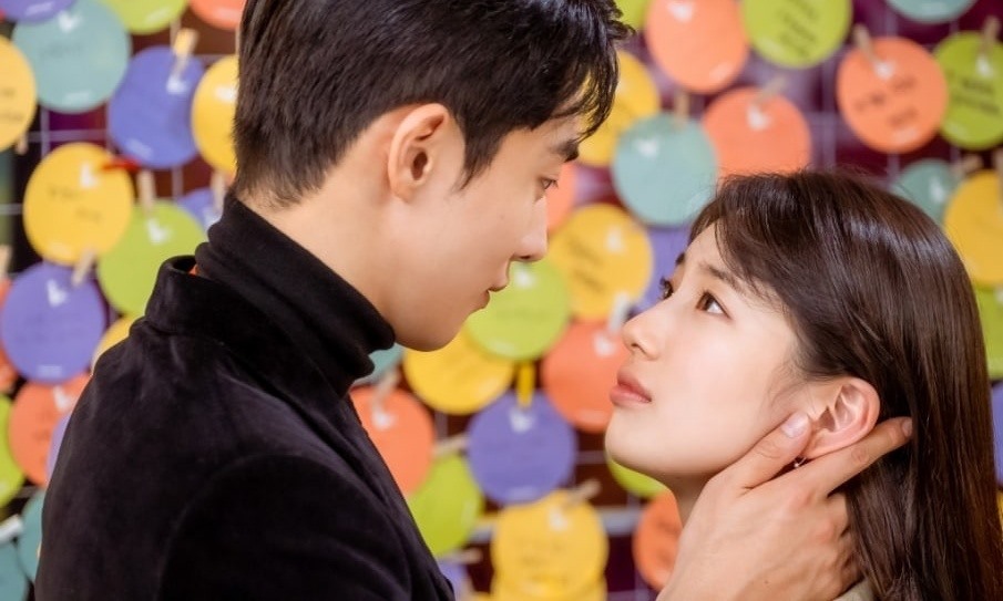 Vào vai lập trình viên Nam Do San, diễn xuất của Nam Joo Hyuk dù được nhận xét là tiến bộ song khán giả cho rằng anh vẫn bị nam phụ Kim Seon Ho lấn át.  Ảnh: Instagram.