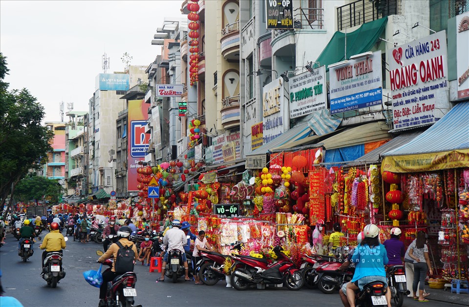 TPHCM: Rực rỡ sắc xuân ở phố Hải Thượng Lãn Ông dịp Tết Tân Sửu 2021