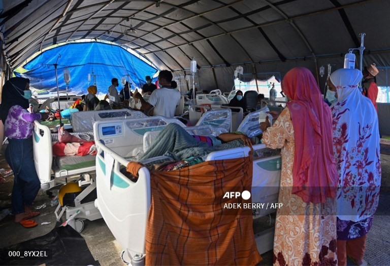 Cơ quan giảm nhẹ thiên tai cho biết, hơn 820 người bị thương trong trận động đất ngày 15.1 ở Indonesia. Ảnh: AFP