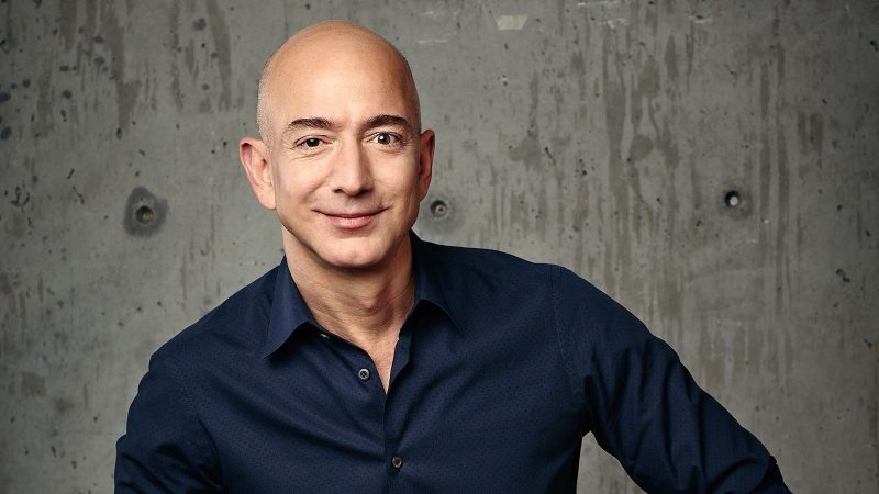 Tỷ phú giàu nhất thế giới Jeff Bezos. Ảnh TL