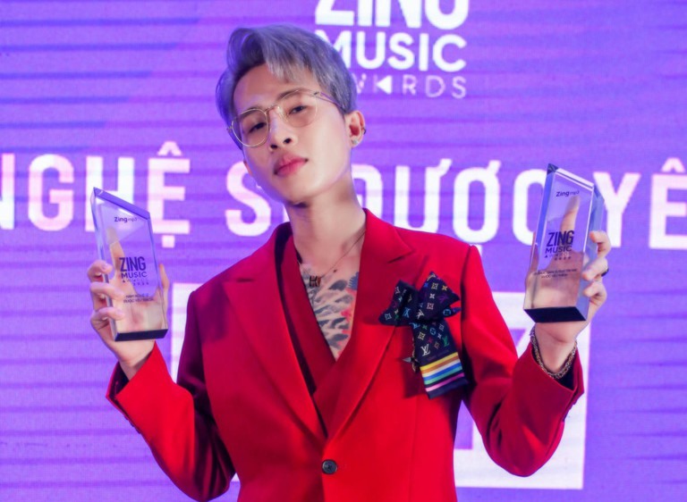 Tại lễ trao giải Zing Music Awards 2020 diễn ra vào ngày 7 tháng 1 năm 2021, Jack giành chiến thắng 2 giải thưởng là Nam nghệ sĩ được yêu thích nhất và Ca khúc Dance/Electronic được yêu thích nhất với ca khúc Hoa hải đường.[32]