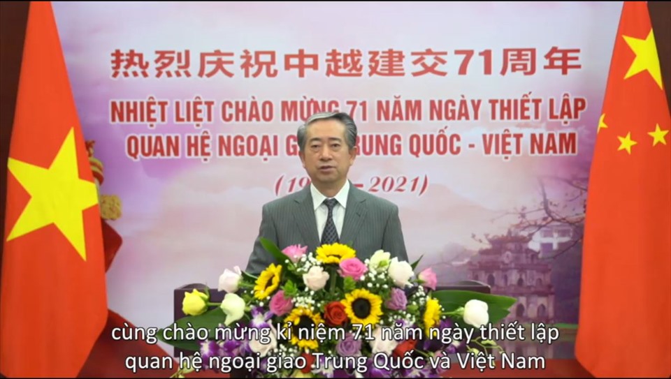 Đại sứ Trung Quốc tại Việt Nam Hùng Ba phát biểu chúc mừng nhân kỷ niệm 71 năm thiết lập quan hệ ngoại giao Việt Nam - Trung Quốc. Ảnh chụp màn hình.