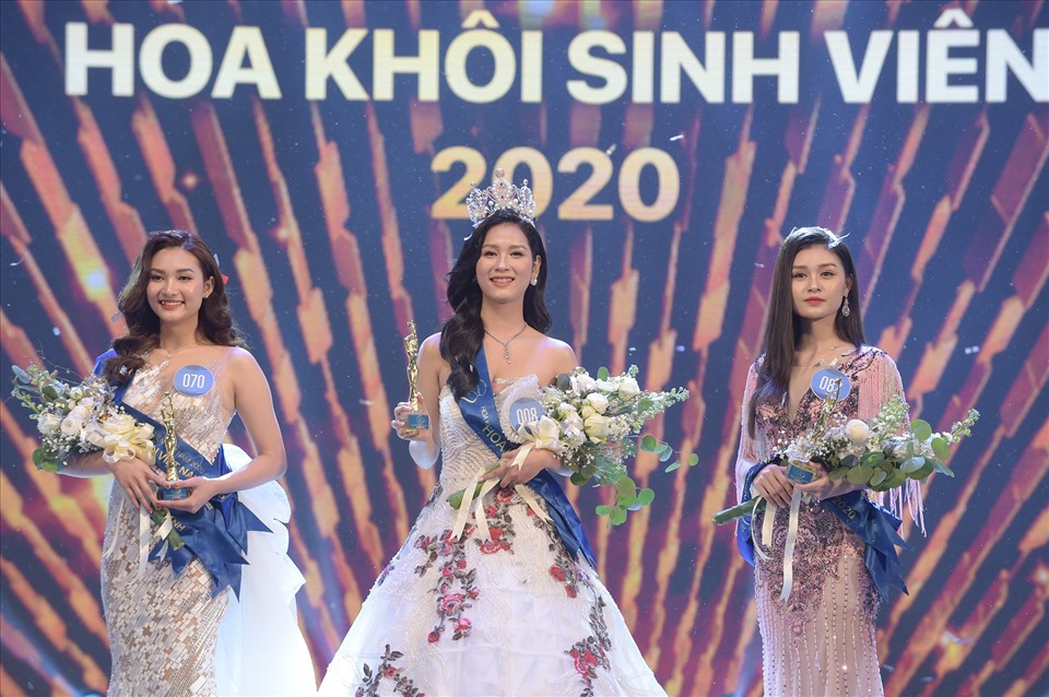 Với phần thể hiện của bản thân, Tường Vy đã được Ban giám khảo bình chọn số điểm cao nhất, qua đó đăng quang ngôi “Hoa khôi sinh viên Việt Nam” năm 2020 và nhận được phần thưởng 200 triệu đồng.