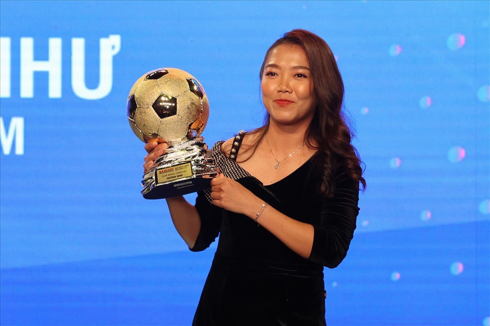 Huỳnh Như vừa giành Quả bóng Vàng nữ 2020. Ảnh: BTC Quả bóng Vàng 2020
