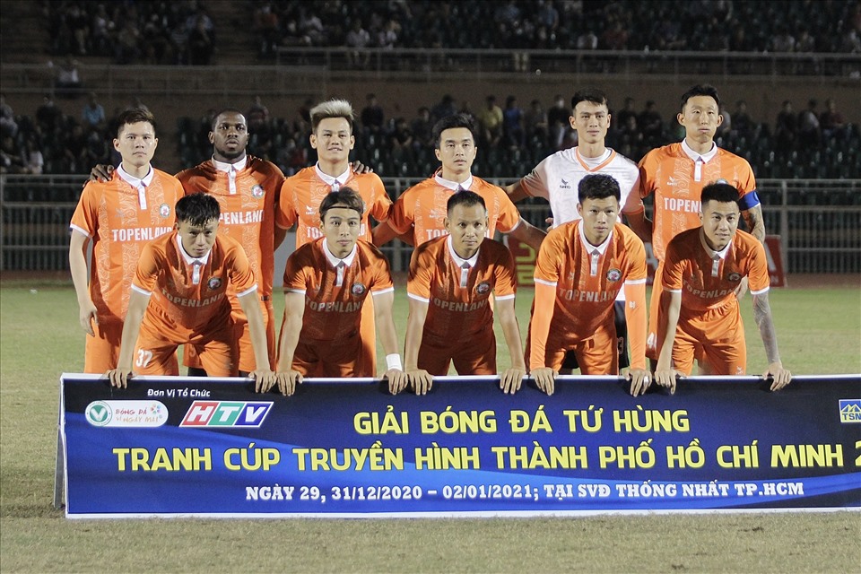 Dù là tân binh V.League 2021 nhưng màn trình diễn của Bình Định ở giải tứ hùng vô cùng thuyết phục. Thầy trò huấn luyện viên Đức Thắng thắng TPHCM 2-0 và hoà Hà Nội 3-3 trước khi bước vào trận cuối cùng.