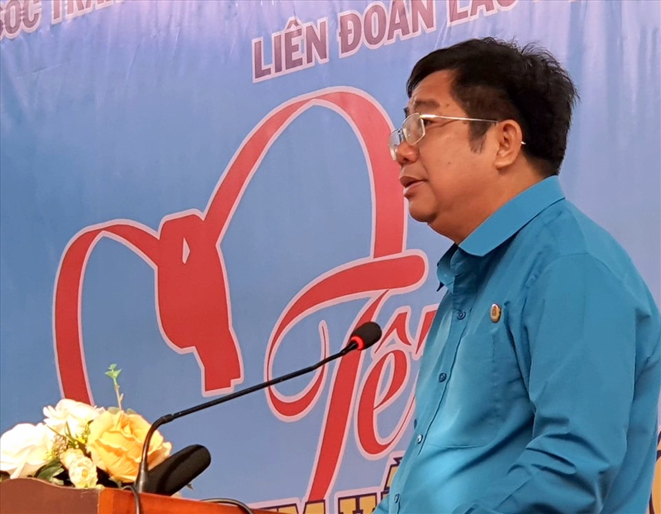 Chủ tịch LĐLĐ tỉnh Sóc Trăng Nguyễn Thanh Sơn phát biểu tại Tết sum vầy (ảnh Nhật Hồ)