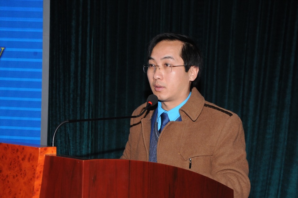 Ông Vàng A LẢ - Chủ tịch LĐLĐ tỉnh Sơn La phát biểu khai mạc Hội nghị.