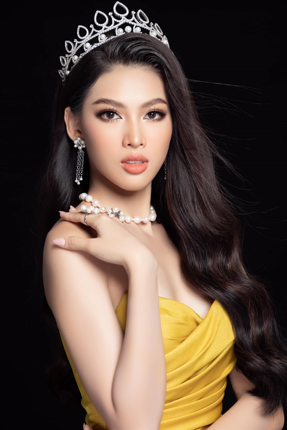 Vượt qua vô số người đẹp để vươn tới danh hiệu Á hậu 2 Hoa hậu Việt Nam 2020, Ngọc Thảo nhanh chóng là cái tên được công chúng để ý. Đặc biệt, với thần thái sắc lạnh, cô được nhiều nhận xét rằng phù hợp với đấu trường Miss Grand International. Ảnh: SV.