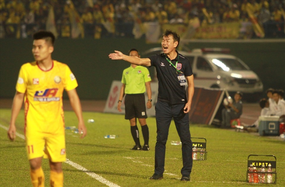 Huấn luyện viên Phan Thanh Hùng đặt mục tiêu có điểm trước Hà Nội. Ảnh: Thanh Vũ