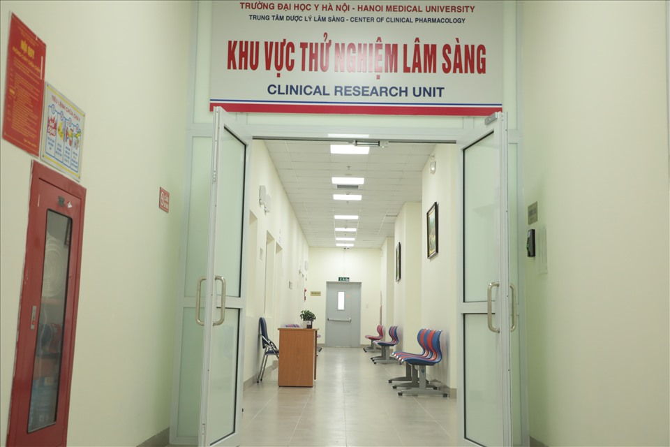Thử nghiệm lâm sàng giai đoạn 1 đã được Bộ Y tế thẩm định tiêu chuẩn Thực hành tốt thử thuốc trên lâm sàng (GCP), với sự phối hợp chặt chẽ của Bệnh viện Đại học Y Hà Nội, dưới sự giám sát của Bộ Y tế.