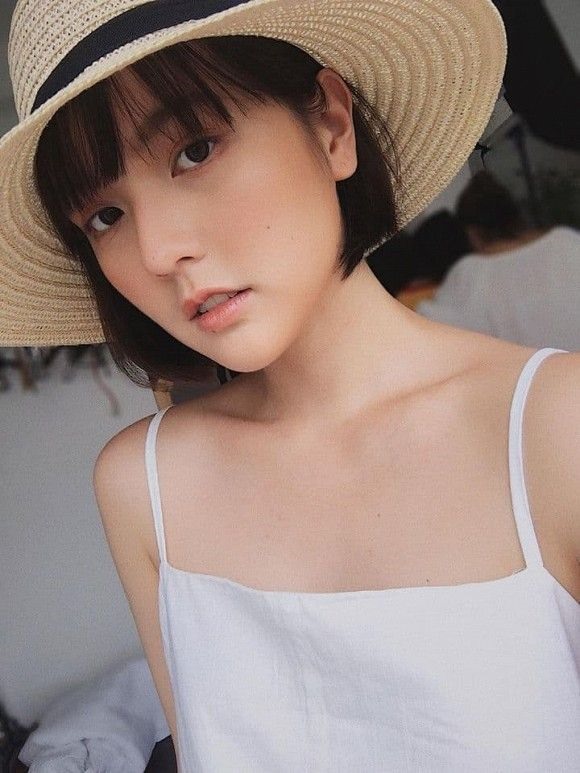 Hải Tú cũng là cô gái Việt Nam thứ hai được Sơn Tùng M-TP theo dõi trên Instagram, chỉ sau Thiều Bảo Trâm. Ảnh: NV.