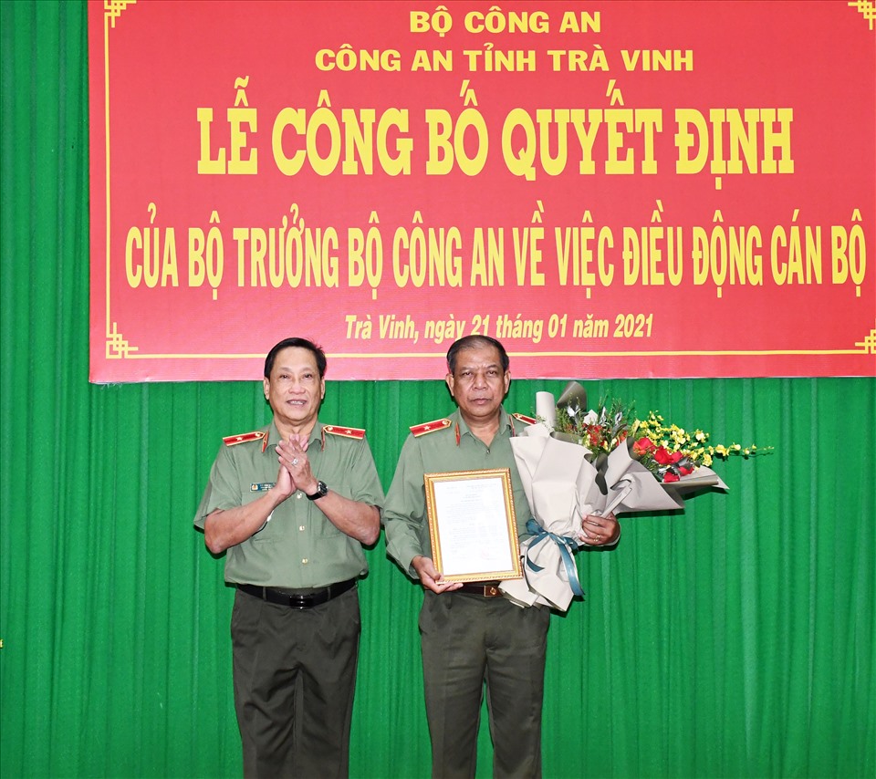 Thiếu tướng Kiên Rịnh (phải) giữ chức vụ Phó Giám đốc Công an tỉnh Trà Vinh. Ảnh: H.G.