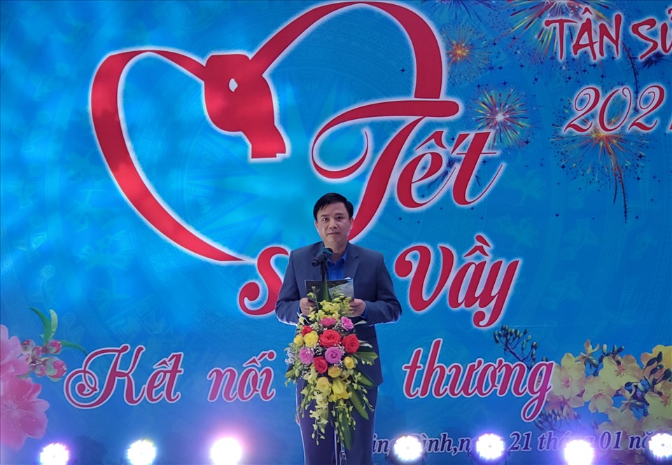 Ông Phạm Tiến Nam - Chủ tịch LĐLĐ Quảng Bình phát biểu tại chương trình. Ảnh: Lê Phi Long