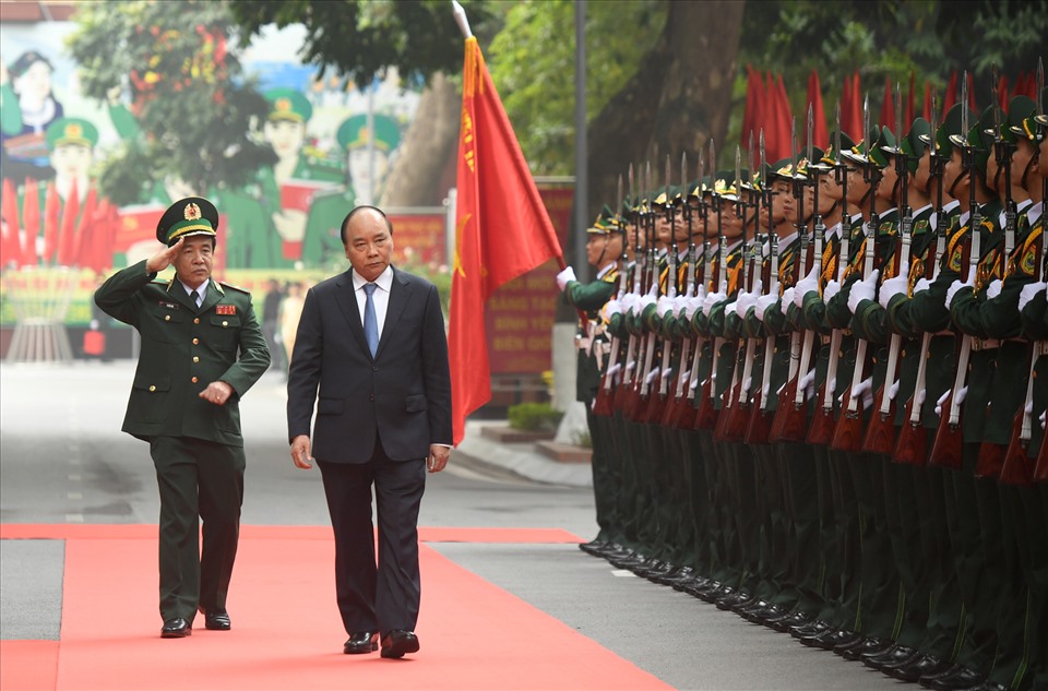 Thủ tướng duyệt Đội Danh dự Bộ Tư lệnh Bộ đội Biên phòng. Ảnh: VGP/Quang Hiếu