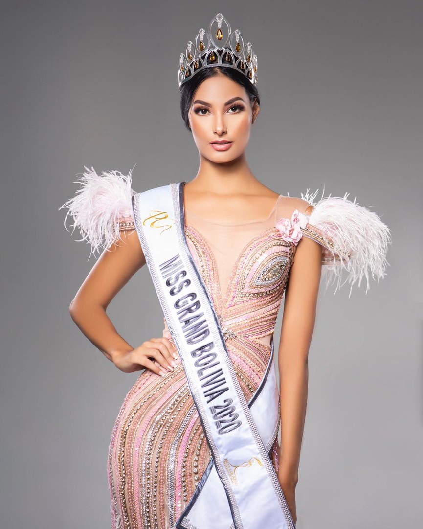 Cuộc thi năm nay quy tụ những thí sinh đều có những danh hiệu cao ở các đấu trường nhan sắc. Trong ảnh là Hoa hậu Hoà bình Bolivia Teresita Sancez. Cô gây chú ý nhờ chiều cao “khủng” 1m82 và thân hình nóng bỏng khi chỉ mới 20 tuổi. Ảnh: CMH.