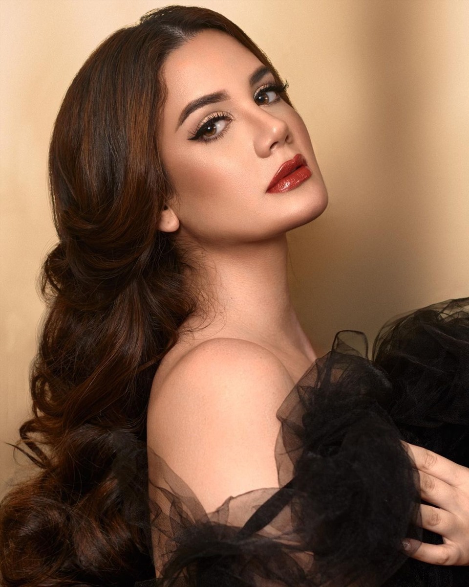 Hoa hậu Hoà bình Ecuardo Sonia Luna Mendedez thu hút người đối diện nhờ gương mặt sắc sảo và thân hình quyến rũ. Cô là một người mẫu chuyên nghiệp và là gương mặt mẫu quen thuộc cho các thương hiệu uy tín nhất Ecuardo. Ảnh: CMH.