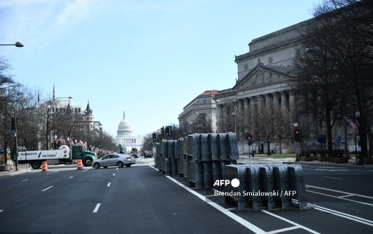5.Hàng rào an ninh được dỡ bỏ khỏi Đại lộ Pennsylvania ở thủ đô Washington vào ngày 21/1/2021, một ngày sau lễ nhậm chức của Tổng thống Mỹ Joe Biden.
