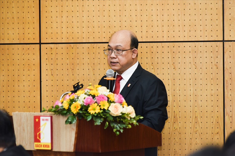 PGS Huỳnh quyết Thắng phát biểu tại lễ ký kết.