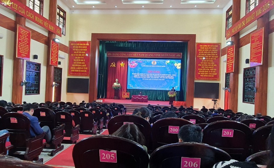 LĐLĐ huyện Hà Trung tổ chức hội nghị tổng kết công tác công đoàn năm 2020, chăm lo cho đời sống, nâng tiền ăn ca cho công nhân lao động. Ảnh: L.T