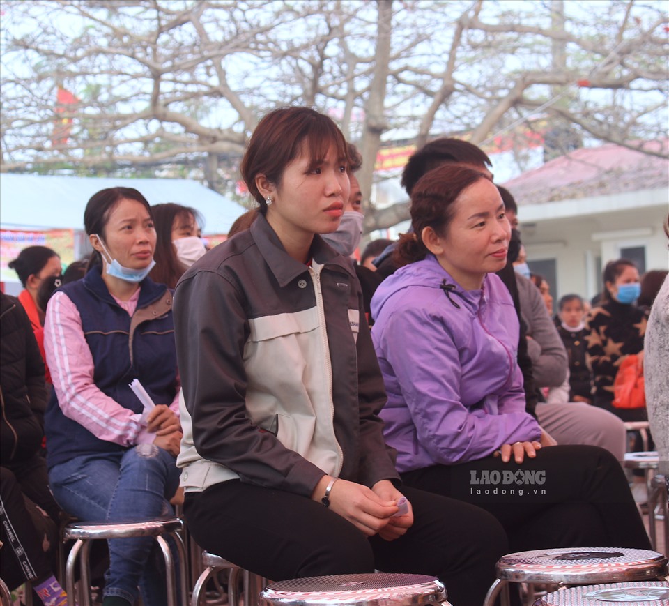Chá Thị Dua tại sự kiện Tết Sum vầy 2021 do LĐLĐ tỉnh Hưng Yên tổ chức.
