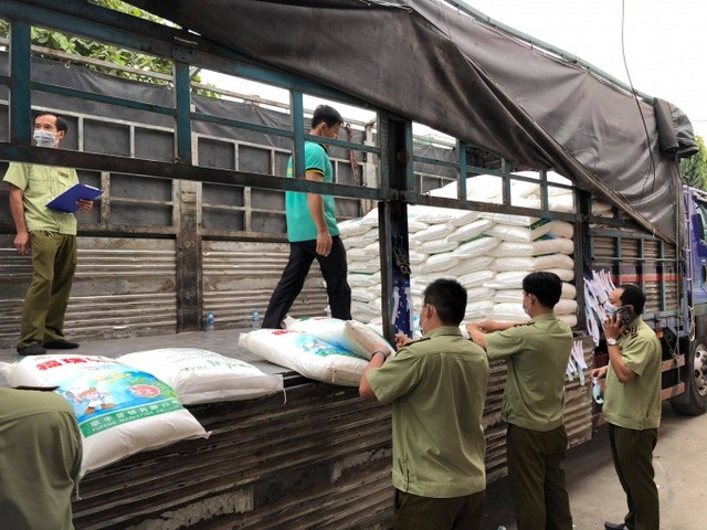 Loại bột ngọt có hình hai con tôm bị cấm lưu thông trên thị trường Việt Nam. Ảnh: DMS