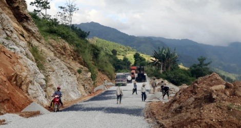 Dự án Quốc lộ 4 đoạn nối Hà Giang với Lào Cai thực hiện 15 năm vẫn chưa xong.Ảnh: Internet.