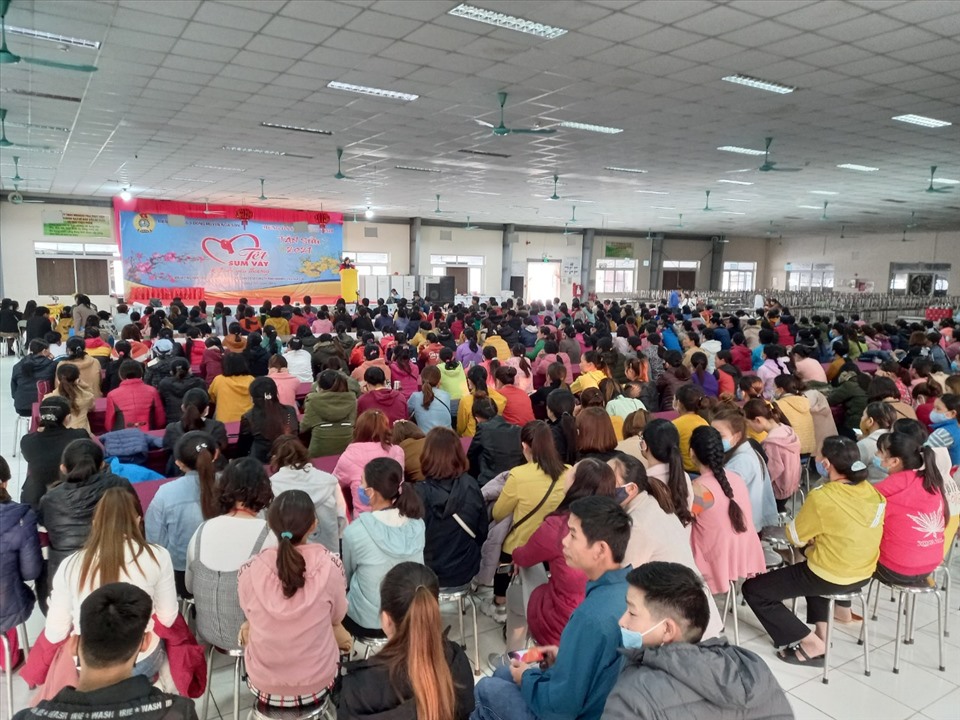 LĐLĐ huyện Nga Sơn (Thanh Hóa) tổ chức Chương trình Tết Sum vầy với sự tham gia của hàng trăm công nhân lao động. Ảnh: N.T