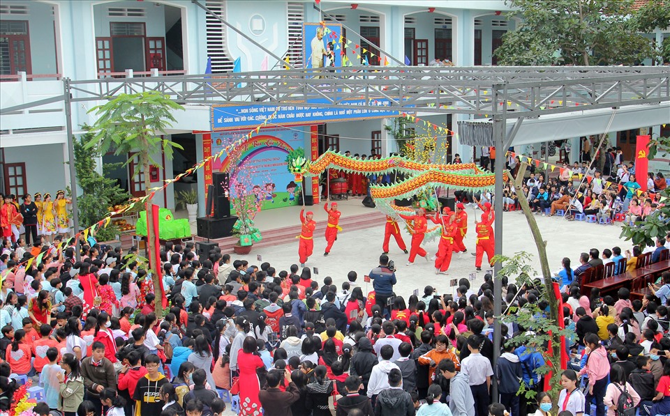 Hơn 1.400 em thiếu nhi của trường THCS Quang Trung tham gia chương trình “Ngày hội Vì bạn” năm 2021. Ảnh: T.X