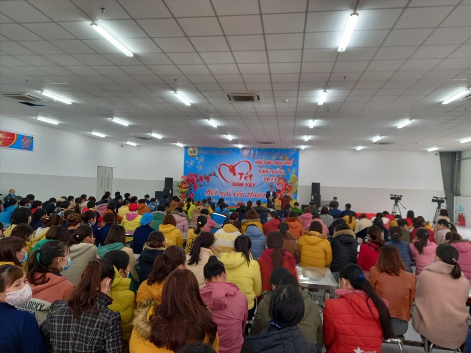 LĐLĐ huyện Yên Định tổ chức Chương trình Tết Sum vầy với sự tham gia của hàng trăm công nhân, người lao động. Ảnh: N.T