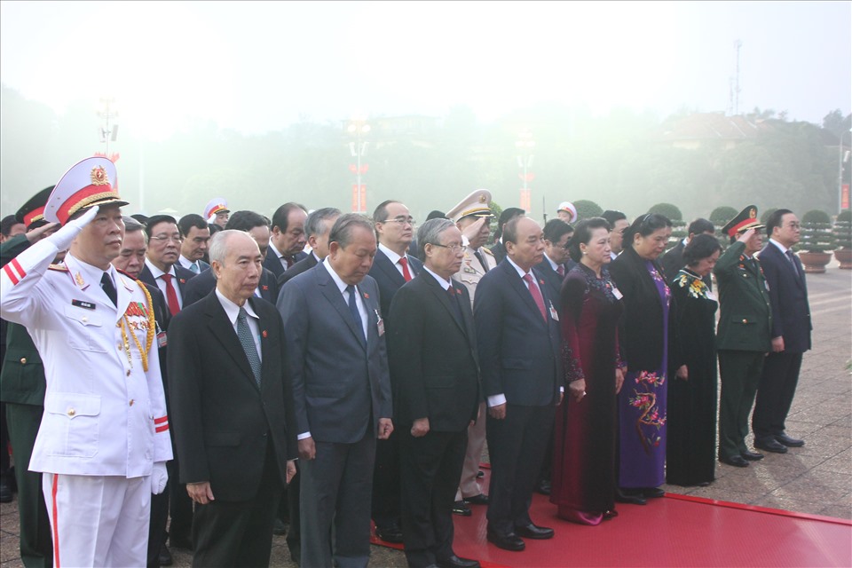Lãnh đạo Đảng, Nhà nước vào viếng Lăng Chủ tịch Hồ Chí Minh. Ảnh T.Vương