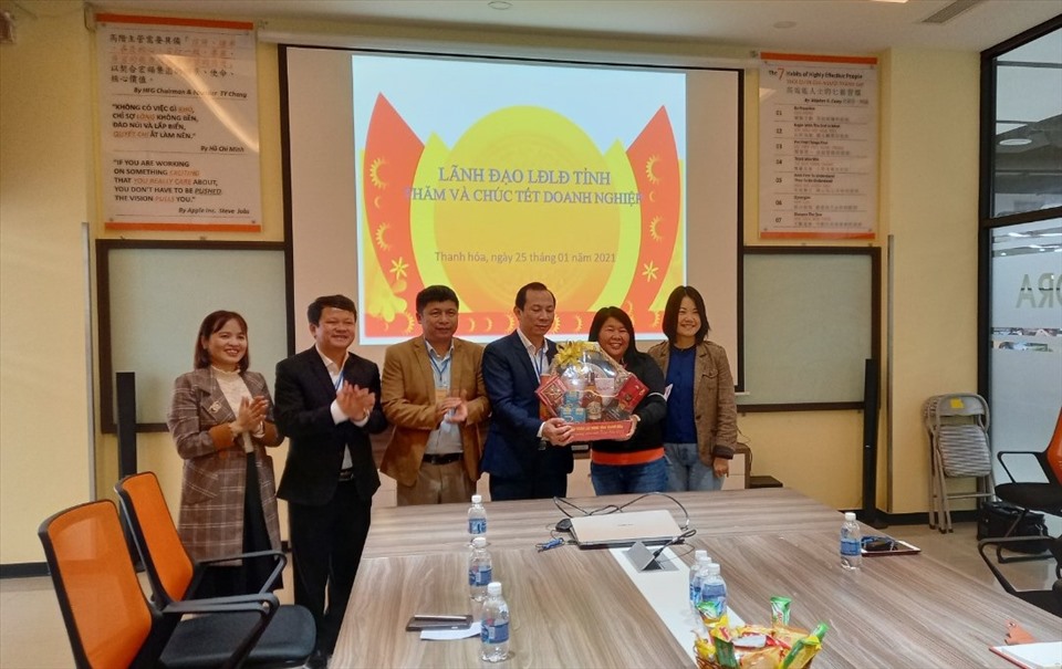 Đoàn công tác của LĐLĐ tỉnh Thanh Hóa thăm và chúc tết Công ty