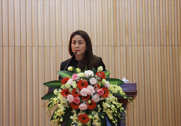 Bà Đỗ Thị Thanh Hương, Trưởng Ban Tổ chức Công đoàn Viên chức Việt Nam phát biểu tại Hội nghị.