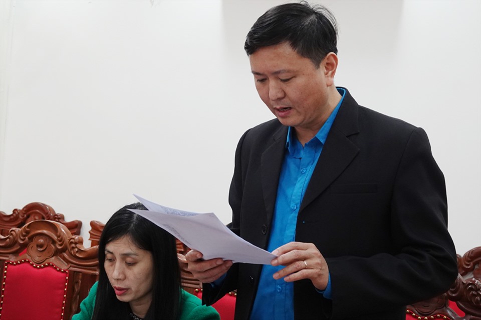 Ông Phan Mạnh Hùng - Trưởng Ban Tuyên giáo - Nữ Công LĐLĐ Hà Tĩnh trình bài báo cáo. Ảnh: TT.