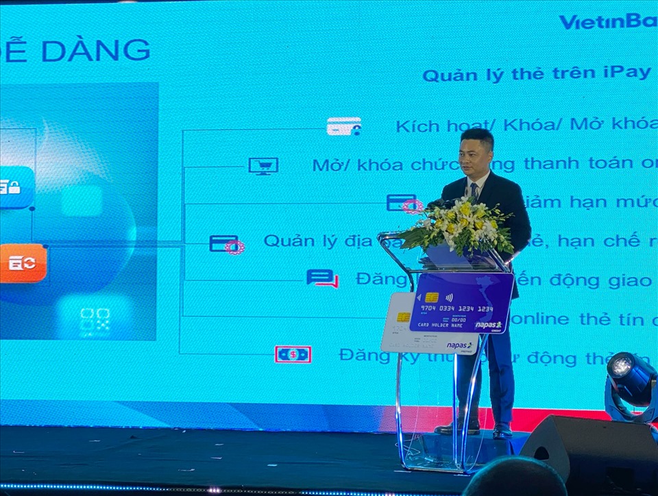 Ông Phạm Đăng Khoa - Giám đốc Trung tâm thẻ VietinBank. Ảnh Lan Hương