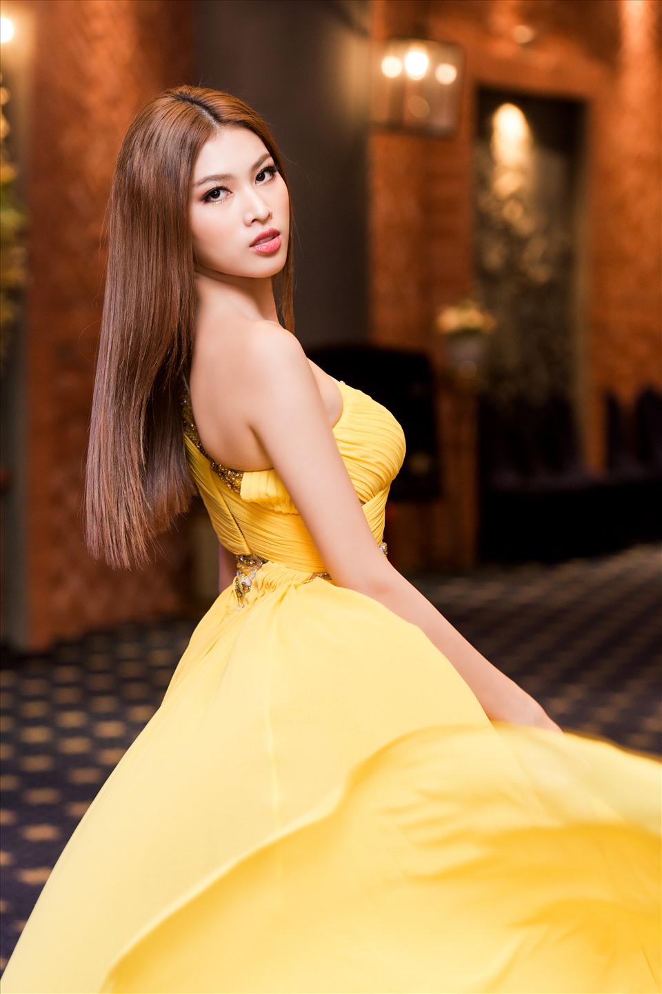 Trước khi đến với cuộc thi Hoa hậu Việt Nam 2020, Á hậu Ngọc Thảo từng là người mẫu chuyên nghiệp, kỹ năng catwalk và tạo dáng của cô được đánh giá cao và không hề bị lép vế trước dàn “đối thủ” tại Miss Grand International 2021. Ảnh: SV.