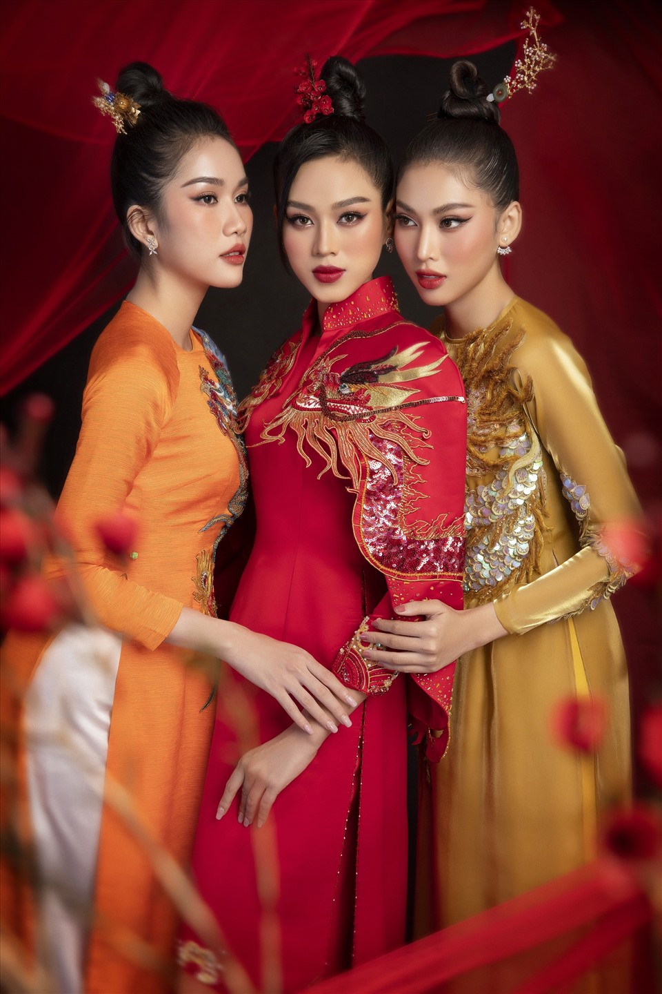 Hoa hậu Đỗ Thị Hà đẹp khác lạ khi hoá thiếu nữ xưa diện áo dài Tết