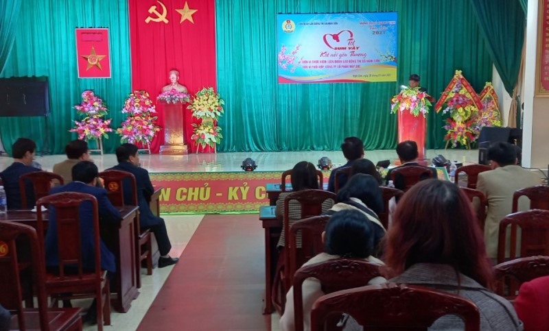 LĐLĐ thị xã Nghi Sơn (Thanh Hóa) tổ chức Chương trình “Tết Sum vầy - Kết nối yêu thương” Xuân Tân Sửu 2021 cho công nhân lao động. Ảnh: N.T