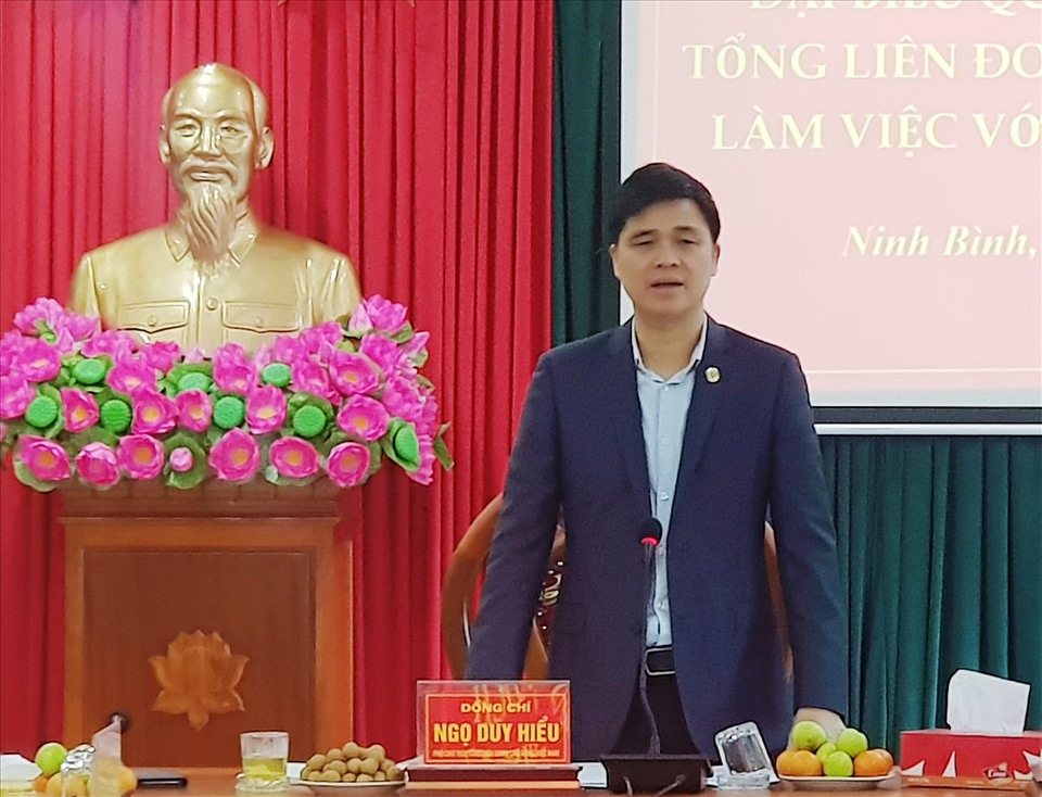 Ông Ngọ Duy Hiểu, Phó chủ tịch Tổng LĐLĐ Việt Nam phát biểu tại buổi làm việc với LĐLĐ tỉnh Ninh Bình. Ảnh: NT